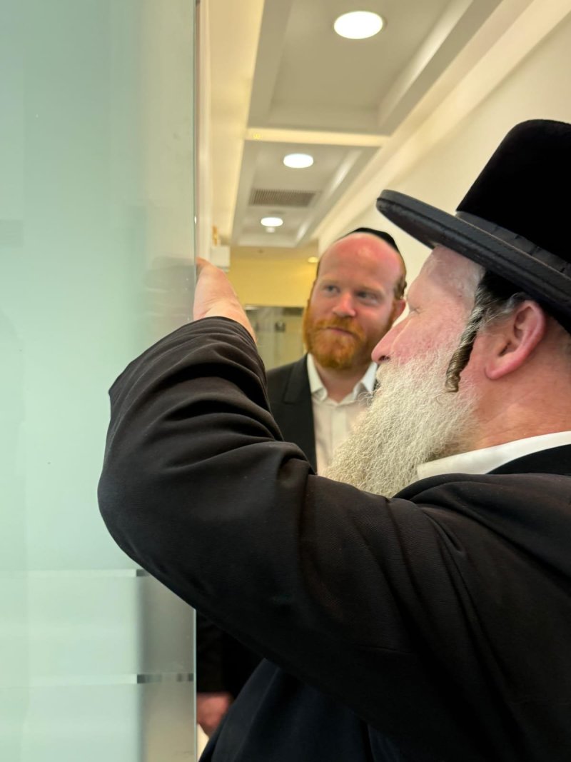 באדיבות המצלם