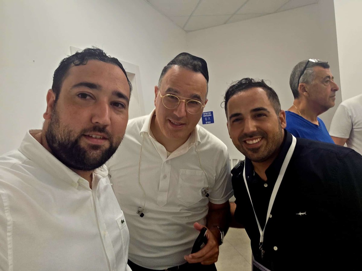באדיבות המצלם