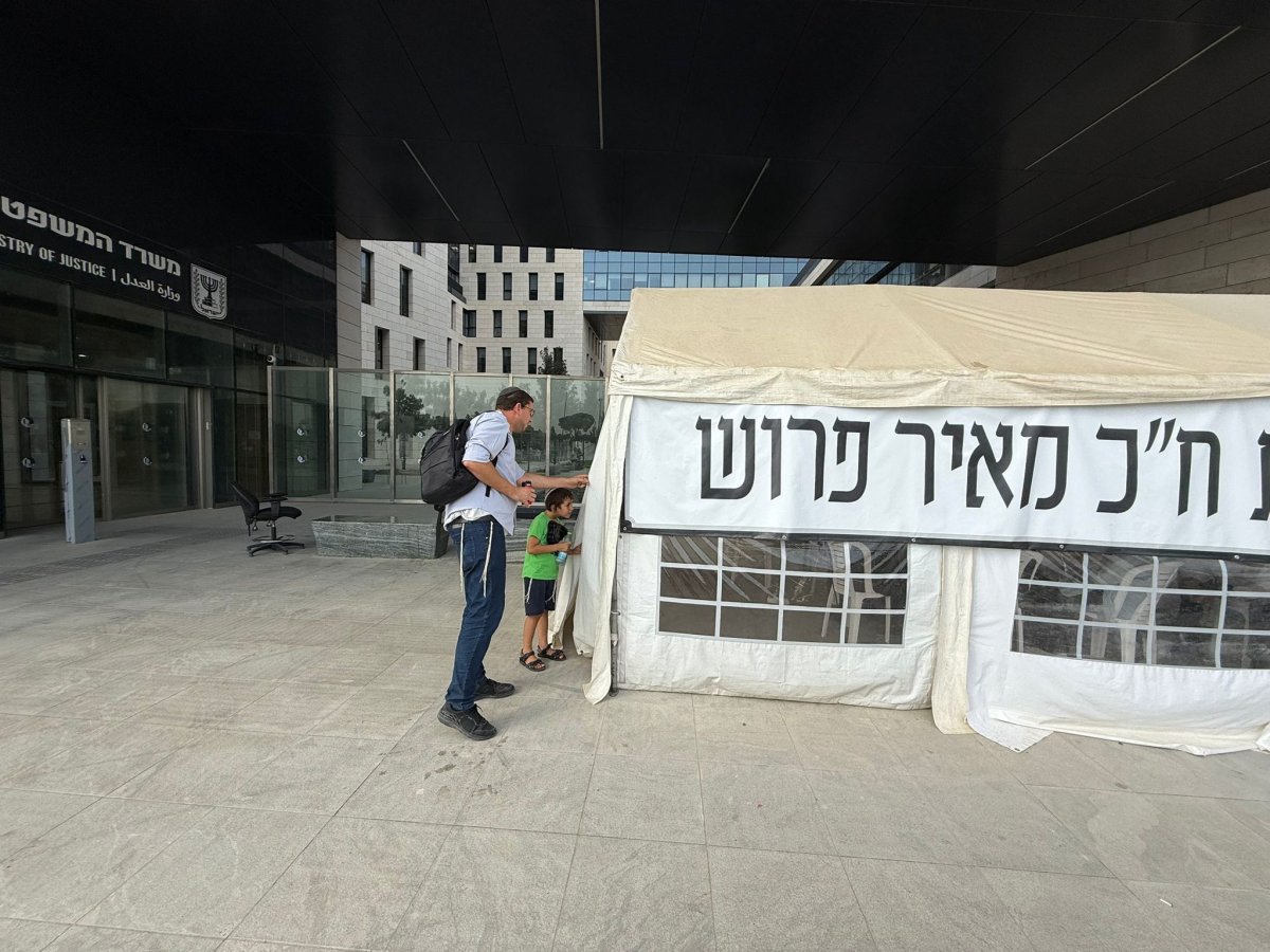 באדיבות המצלם