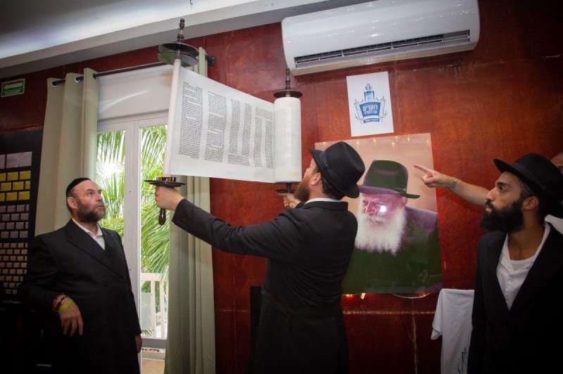 באדיבות המצלם