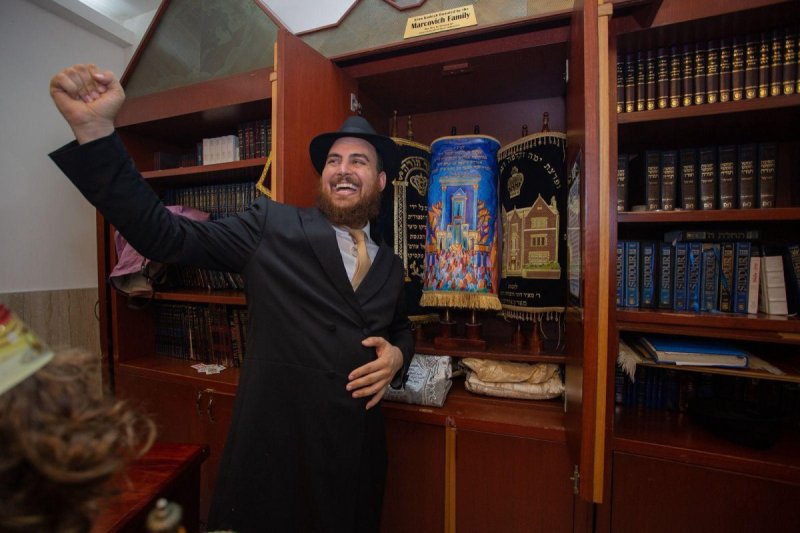 באדיבות המצלם