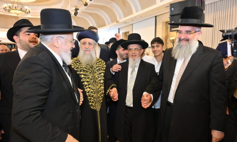 בְּאָהֳלֵי צַדִּיקִים: רבנים ואישי ציבור בשמחת נישואי בת הגר"י הללויה