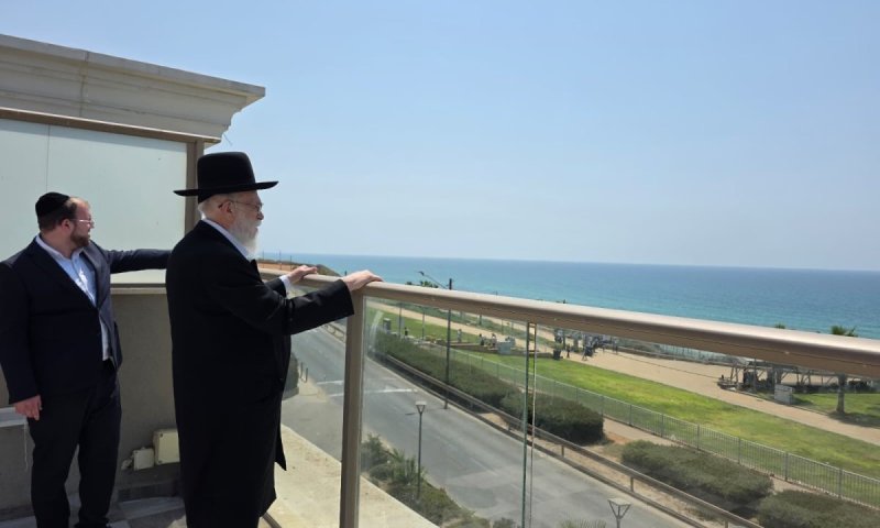 תיעוד מול הים בנתניה: המנוחה של הגרב"ד אלישיב ב'בין הזמנים'