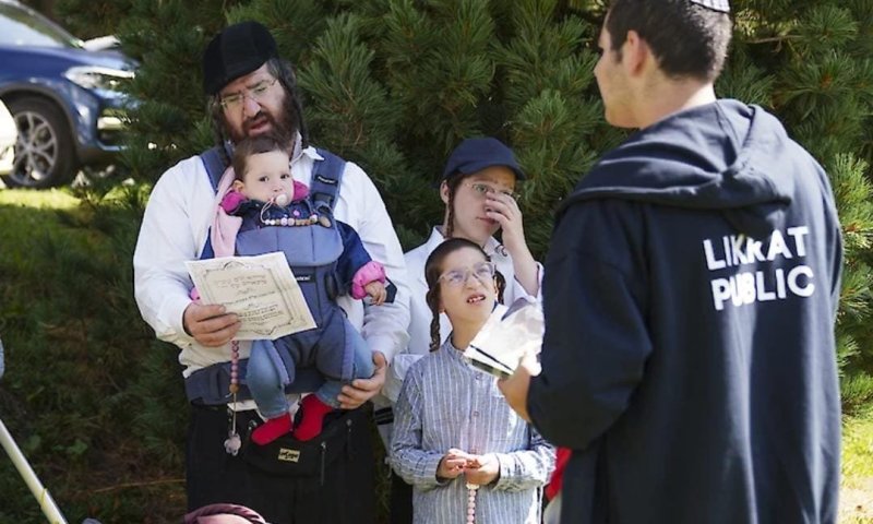 הפתעה בשוויץ: המתקנים מותאמים לחרדים, ומחזיקי טלפונים כשרים מקבלים הדרכה
