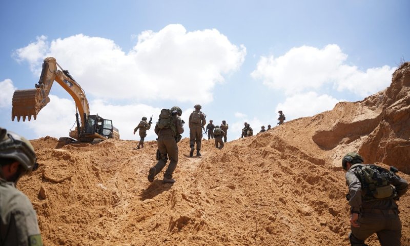 חוסל מחבל חמוש שהתקרב ללוחמים כשהוא מוסווה בשמיכה 