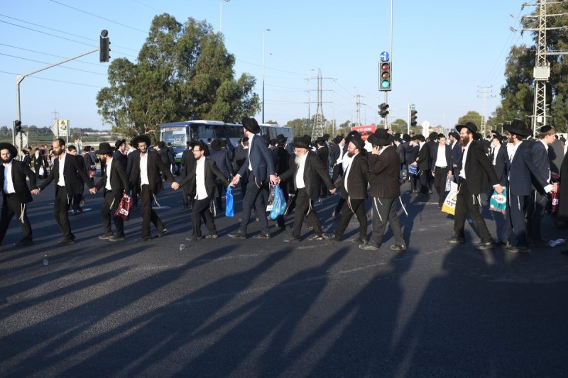 גילי יערי פלאש 90