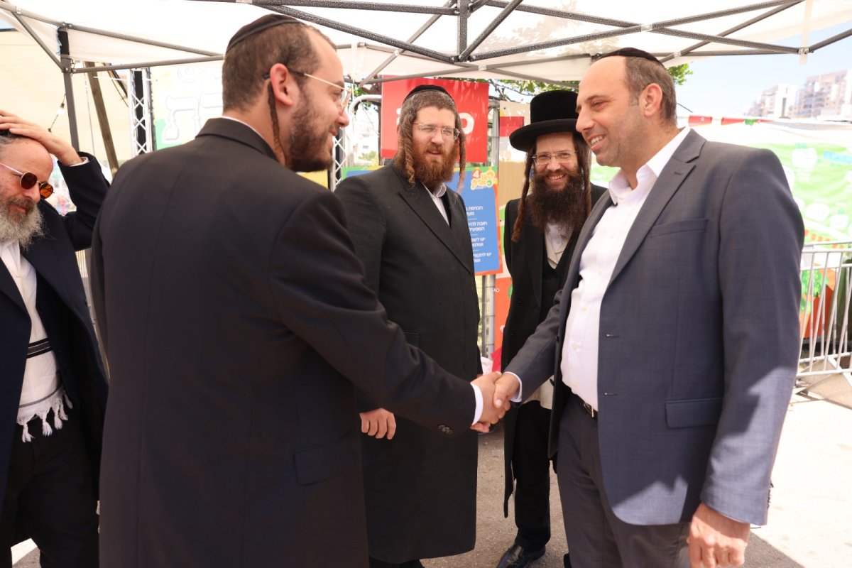 באדיבות המצלם