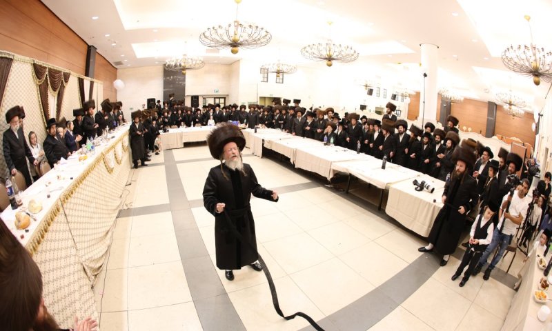 צפו בתיעוד: שמחת החתונה בבית ווערדאן - מישקולץ - עטרת צבי