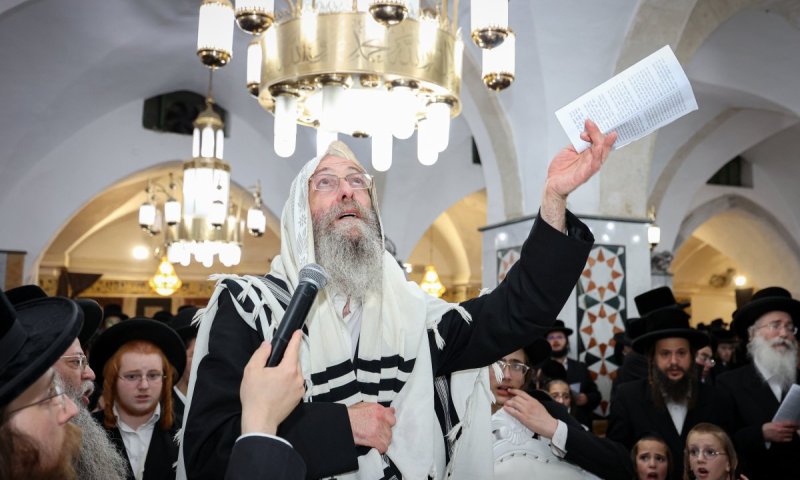 ער"ח אלול: המשפיע ר' אלימלך בידרמן עורר את האלפים במערת המכפלה