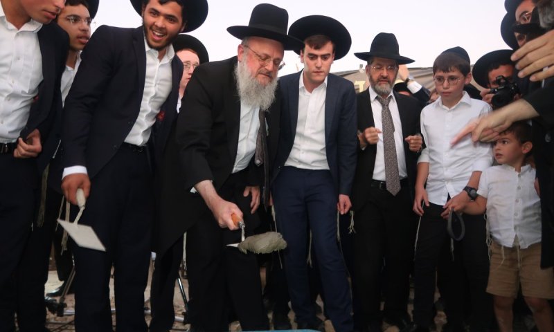 על שמו של ראש הישיבה: מעמד הנחת אבן הפינה לישיבת 'בית אשר'