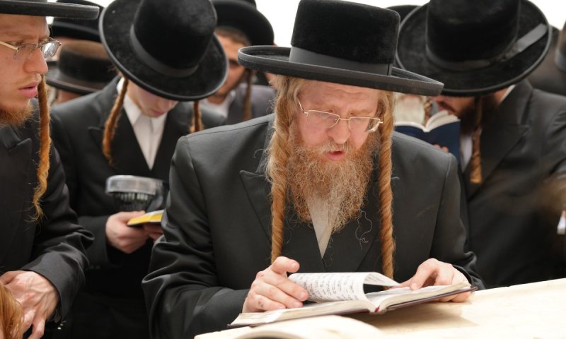עוד יזכור לנו ה'תפארת אהרן': הרבי משומרי אמונים ציין את הילולת אביו