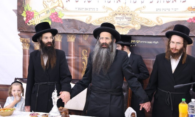 כתקנת האדמו"ר: אברכי ובחורי סטריקוב סיימו חלק א' במשנה ברורה