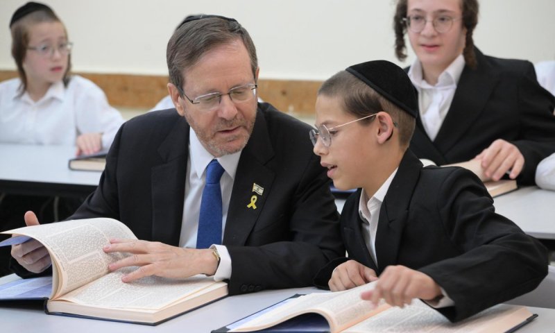 שנת פדיון שבויים ואחדות: הנשיא הרצוג פתח את שנת הלימודים בביתר