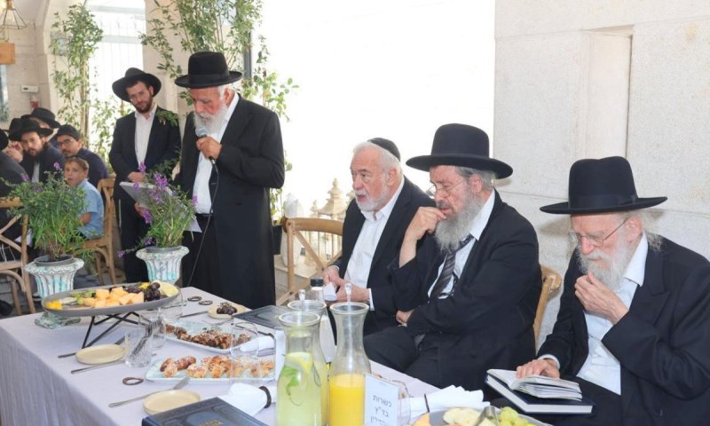 הנגיד חיבר ספר, גדולי ישראל עלו לברכו 