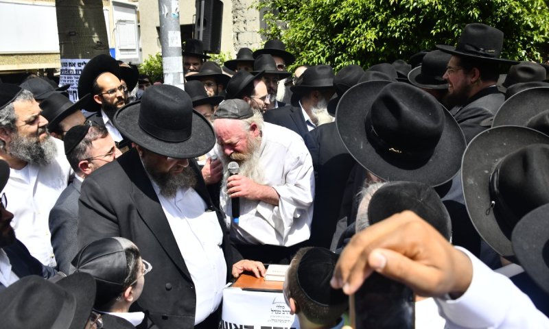 שידור חוזר: הלווית המקובל רבי אלטר דוד חיים שטרן זצ"ל