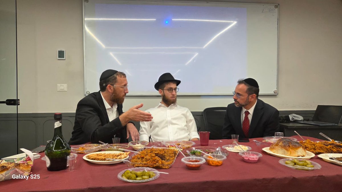 באדיבות המצלם