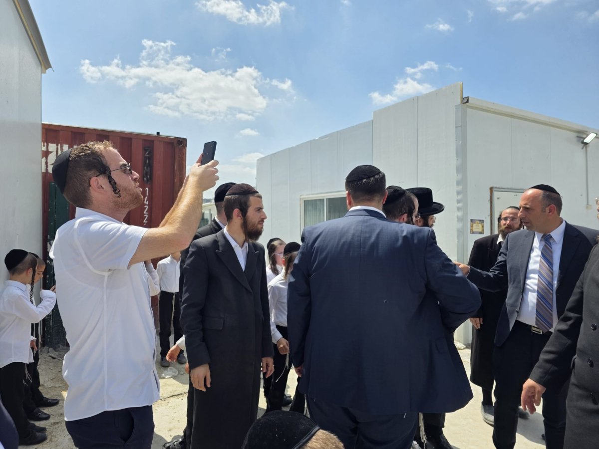באדיבות המצלם
