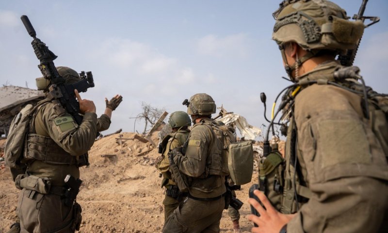 מאחורי הקלעים: השליח פועל לחידוש המגעים