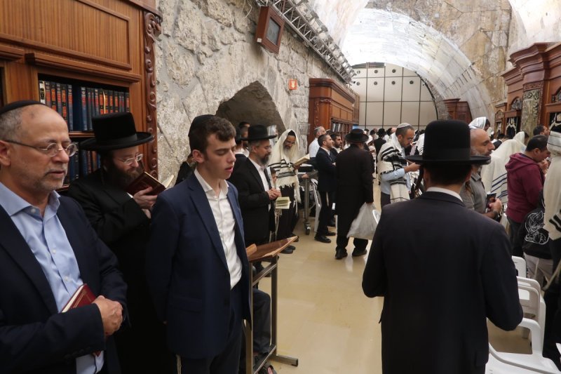 בחדרי חרדים