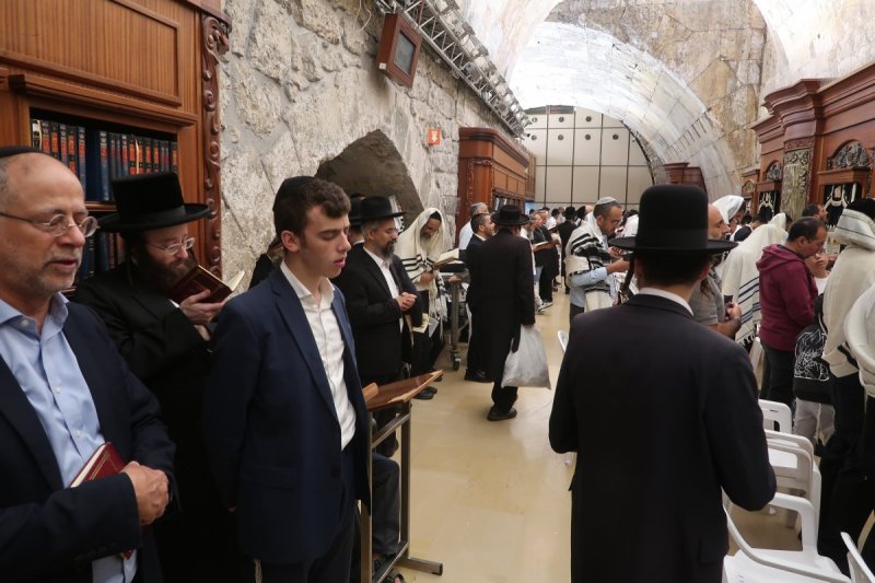 בחדרי חרדים