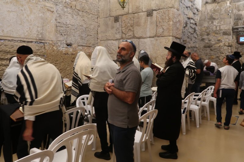 בחדרי חרדים