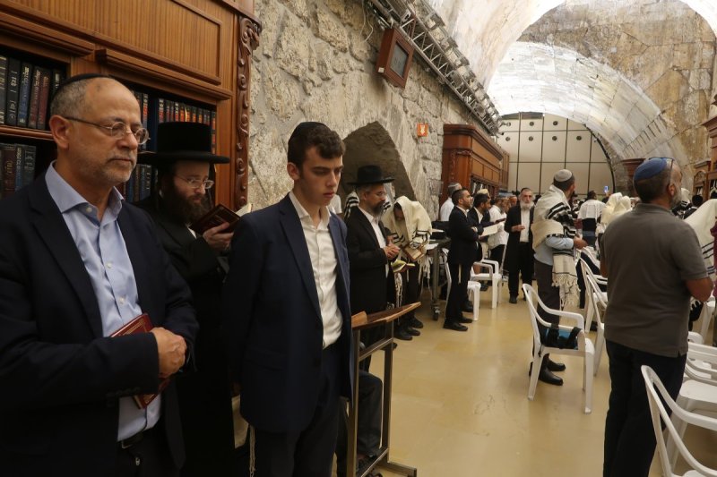 בחדרי חרדים