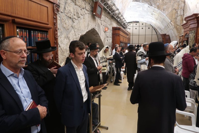 בחדרי חרדים