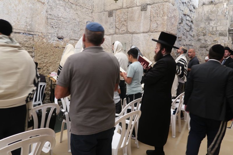 בחדרי חרדים