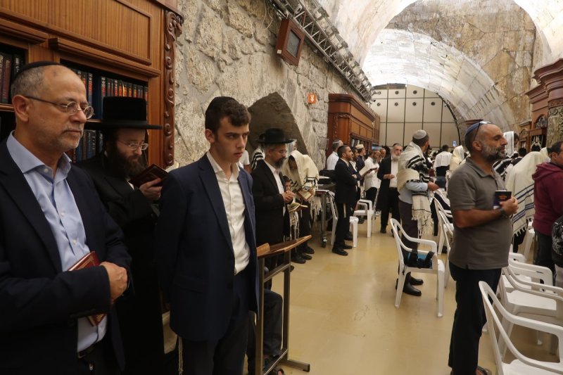 בחדרי חרדים