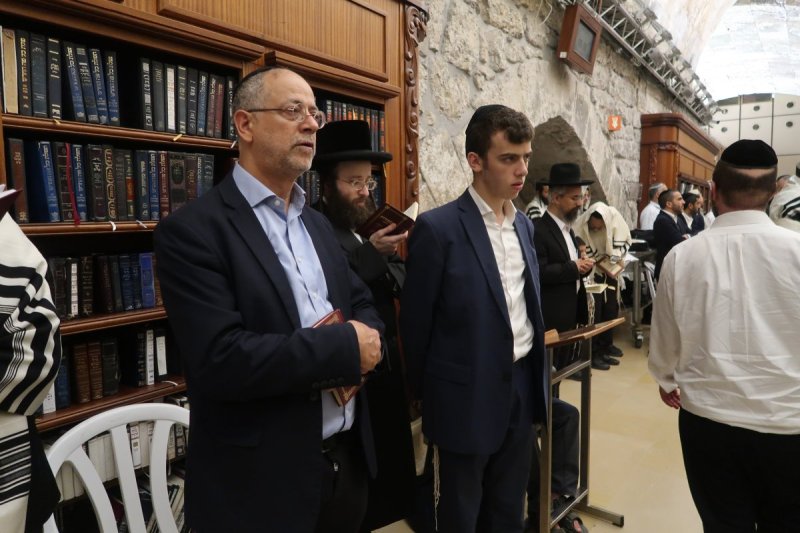 בחדרי חרדים