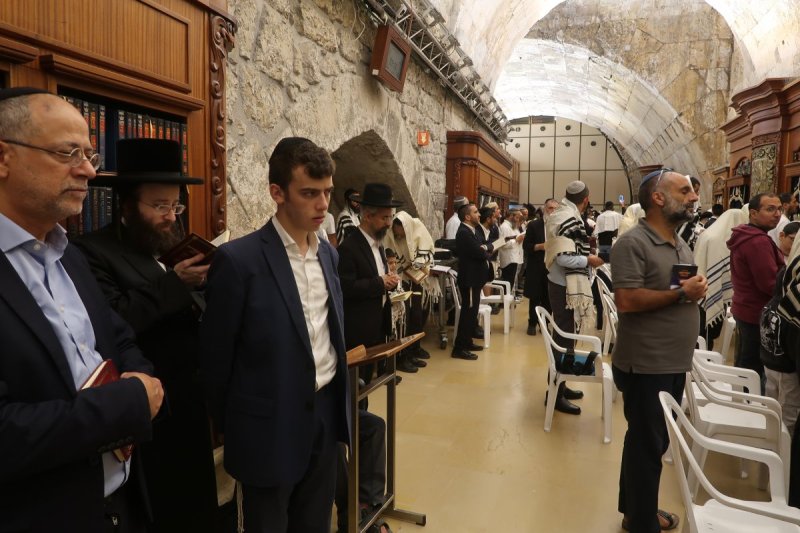 בחדרי חרדים
