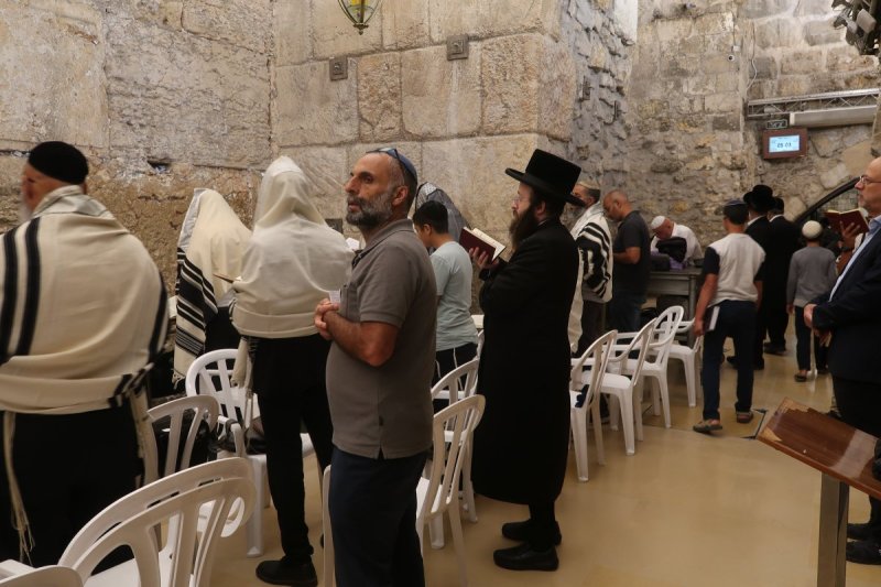 בחדרי חרדים