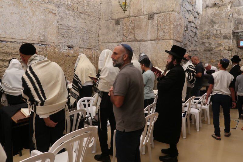 בחדרי חרדים