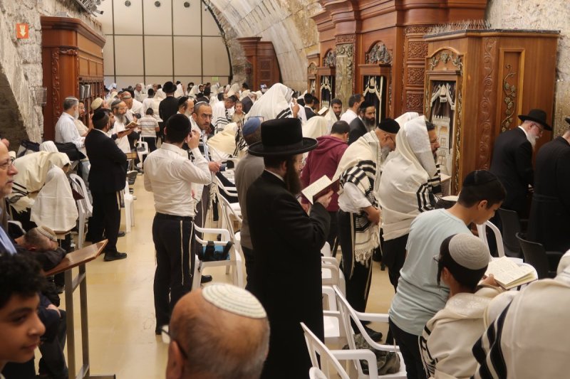 בחדרי חרדים