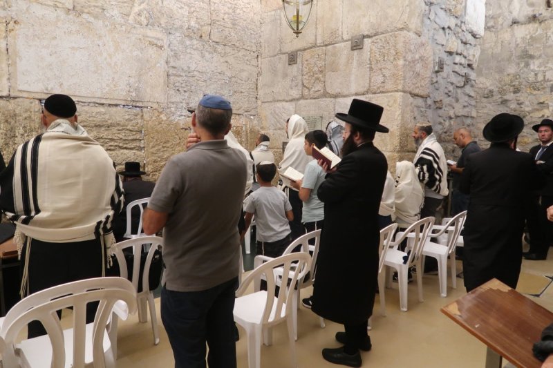 בחדרי חרדים