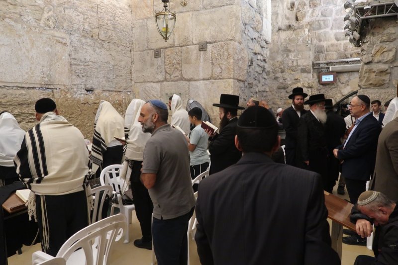 בחדרי חרדים