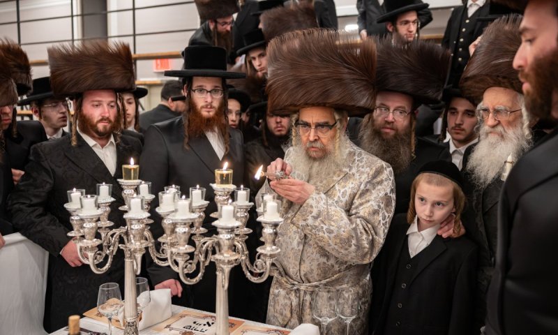 שבת 'הקהל' בסאטמר: הרבי שבת במלון עם החסידים ממונסי