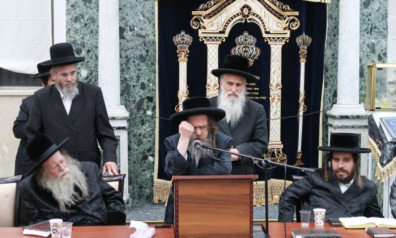 שבעה בקרעטשניף סיגעט: הרבי הכתיר את אחיו לאדמו"ר מקרית אתא