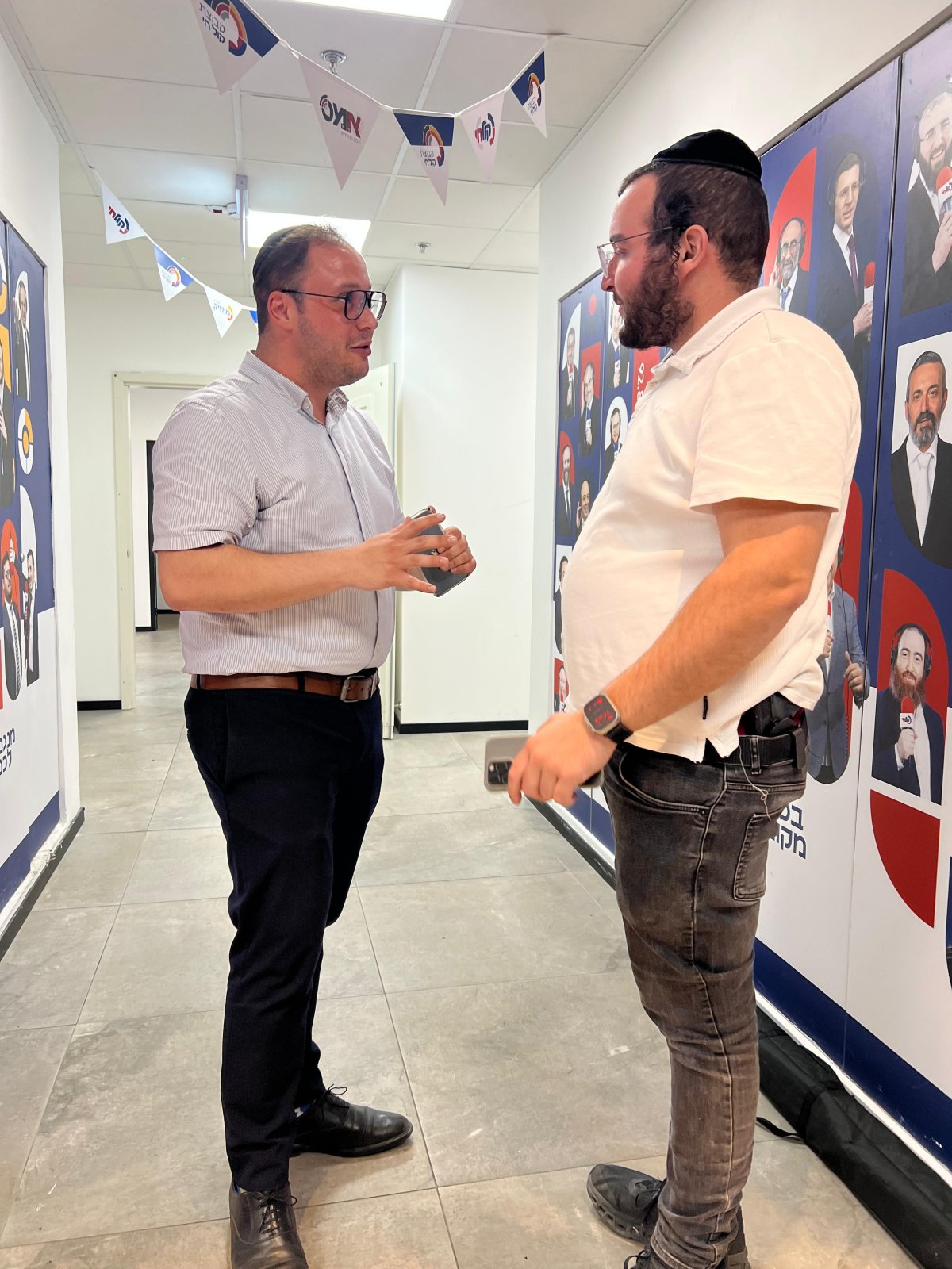 באדיבות המצלם