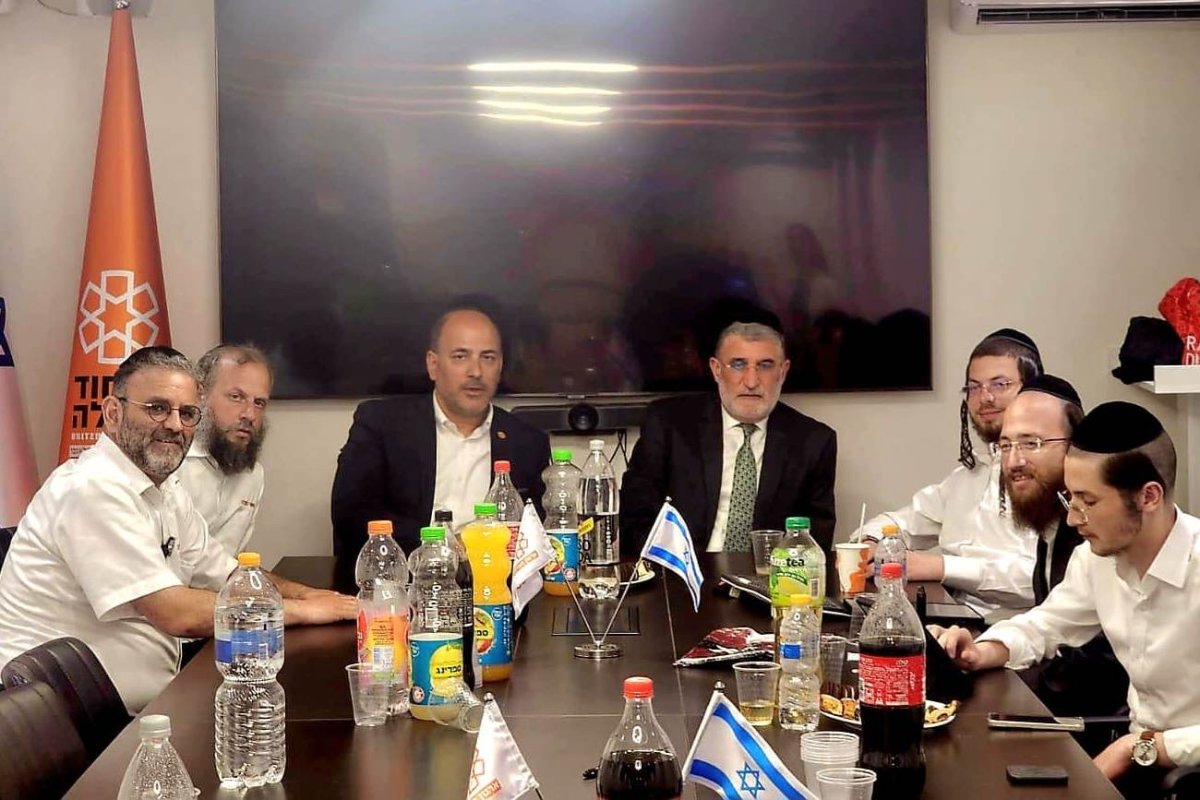 באדיבות המצלם