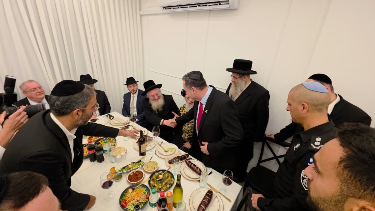 באדיבות המצלם