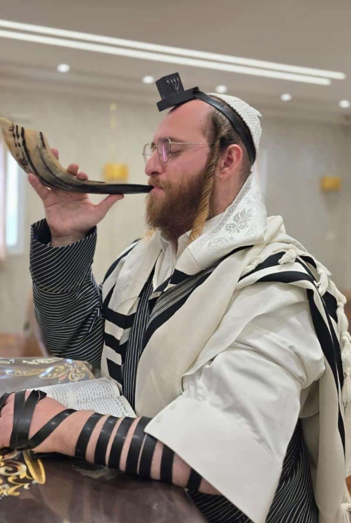 באדיבות המצלם