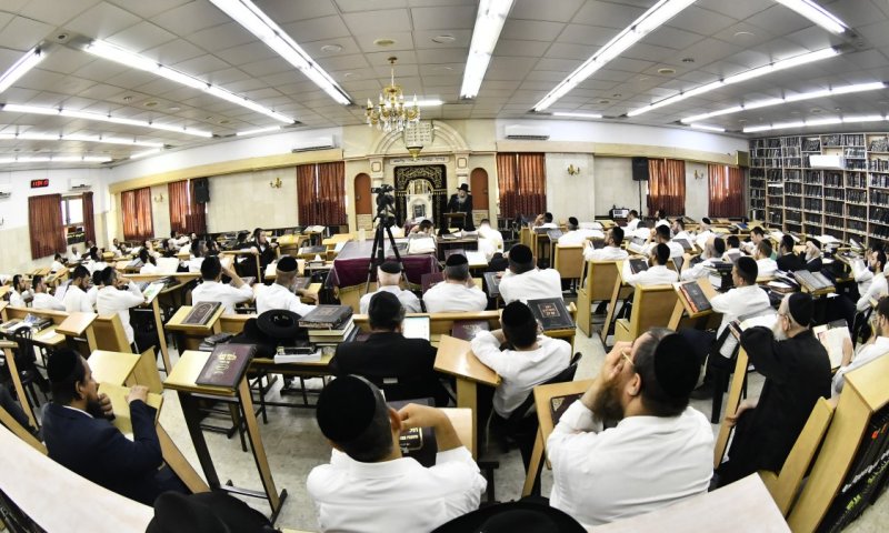 בהיכל הכולל: המגיד ובניו של הצדיק הרב שטרן ספדו לו במלאת השבעה