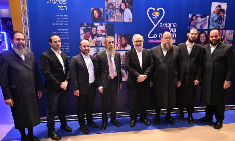 רופאים עם לב: ד''ר מיכאל פקטרוביץ לצד שלושה מומחים נוספים מכללית זכו בפרס דניאלי