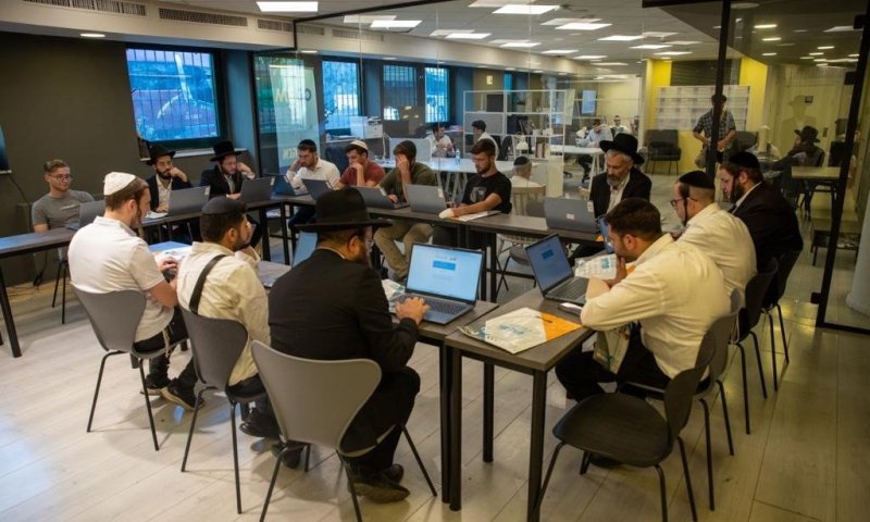 מאות מסלולי לימוד ומעסיקים ביריד ההכשרות האזורי הגדול של מרכזי כיוון