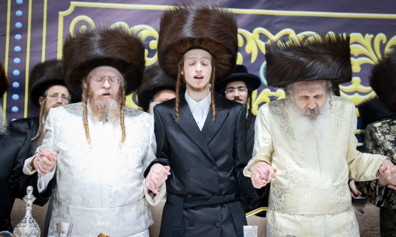 החתונה ההיסטורית בשומרי אמונים: בן הרבי מב"ב עם בת זקוניו של הרבי מירושלים