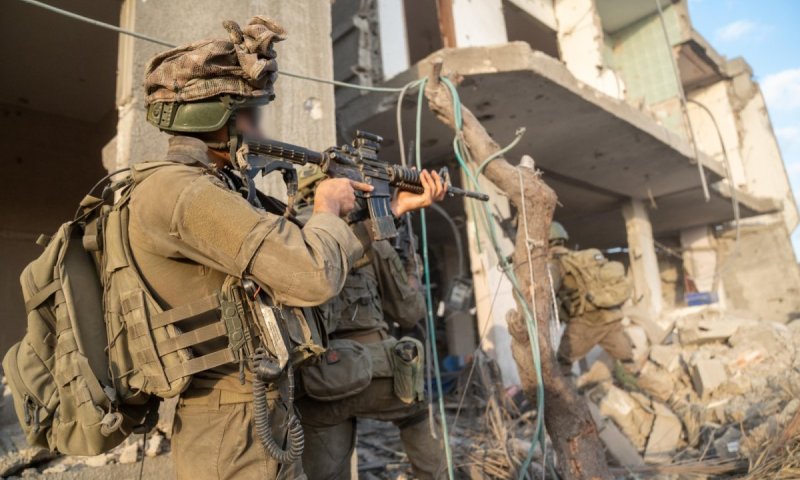 בכירי חמאס נמלטים, אך משכנעים את העזתים להישאר בעיר עזה