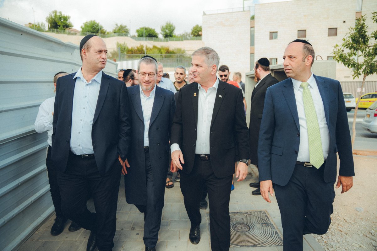 באדיבות המצלם