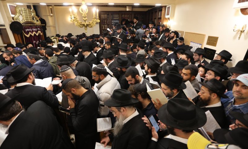 מאות התקבצו ברובע 17 בפריז לסליחות ראשונות