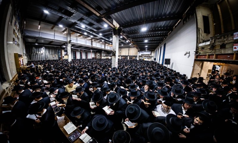 באמצע השיפוצים וההרחבה: ביהמ"ד סאטמר נפתח לסליחות